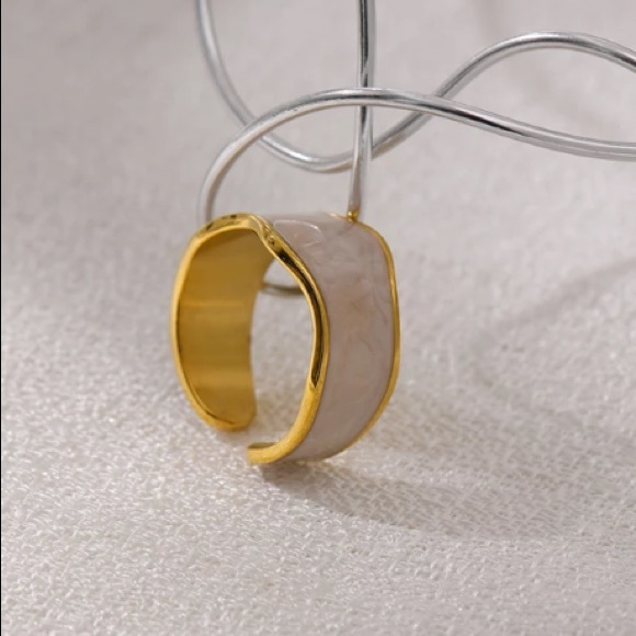 ⭐️18K yellow gold plated open enamel ring - Picture 3 of 6
